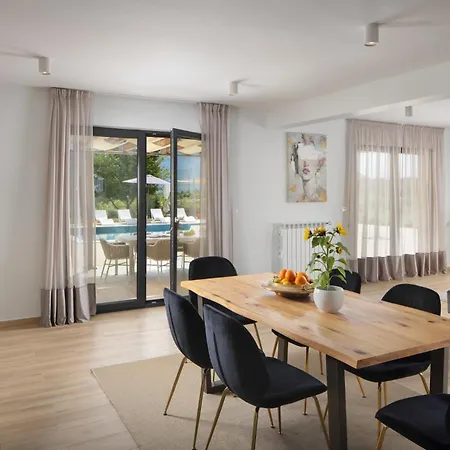 Roti In Roti - Haus Fuer 8 Personen Villa