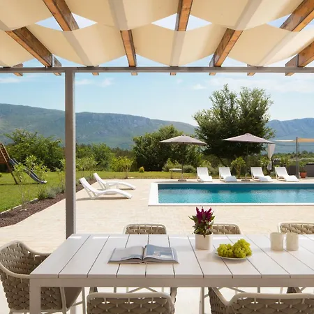 Roti In Roti - Haus Fuer 8 Personen Vila Kostrcani