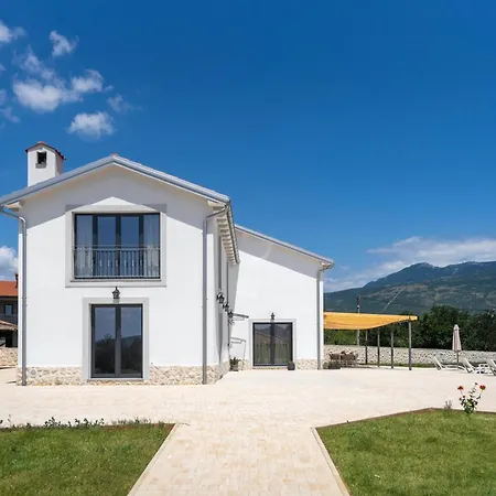 Vila Roti In Roti - Haus Fuer 8 Personen Kostrcani